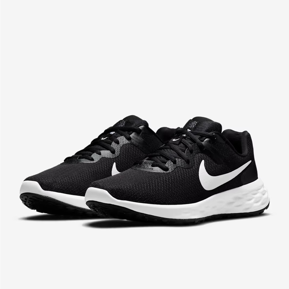 Nike Revolution 6 Running Shoes (US 8, EUR 39)
